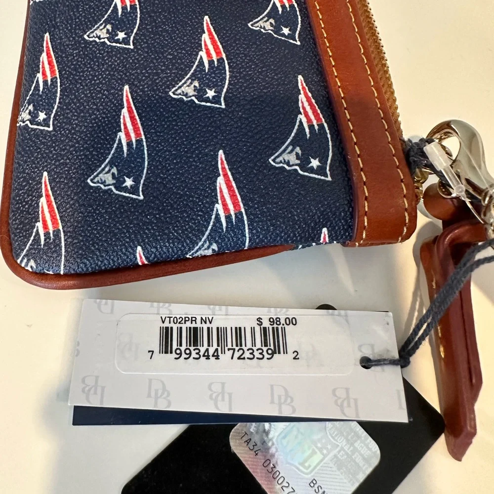 NEW WITH TAGS! Dooney & Bourke NFL New England Patriots Wristlet w/ Leather Trim
